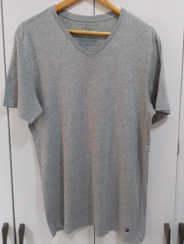 Camiseta Tommy Hilfiger masculino cinza 