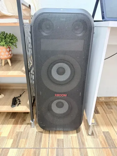 Caixa de Som Party Speaker LG XBOOM XL9 - 1000W RMS, Visor de Pixel LED