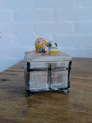 caixinha em porcelana porta jóias pote armário casa decoração vintage miniatura antigo