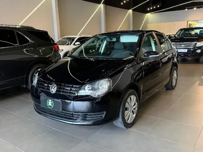 Volkswagen Polo Sedan 1.6 MI Total Flex 8V 4P 2014