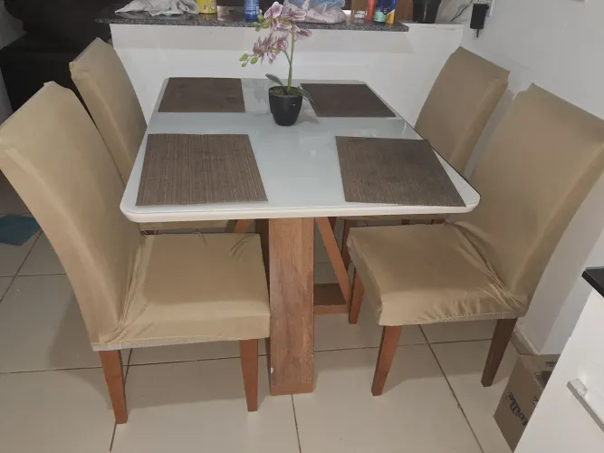 Mesa Madri 1,20x90 tampo smart plus vidro com 4 cadeiras+ 4 capas para cadeiras