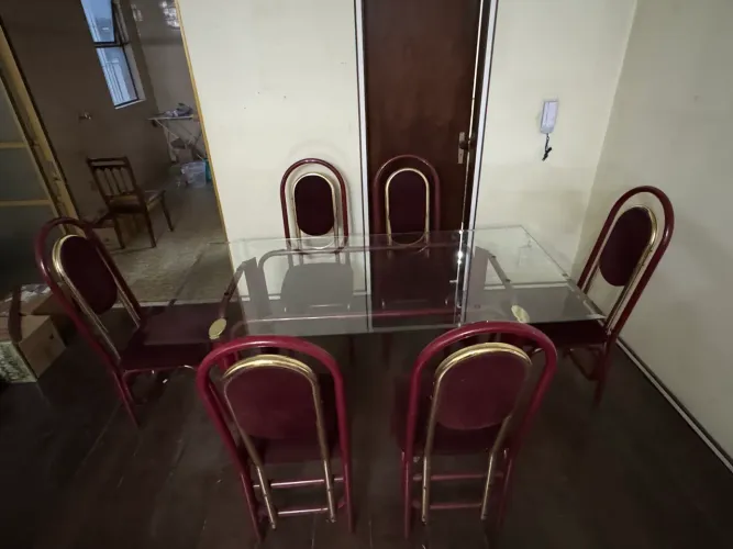 Mesa de jantar com 6 cadeiras