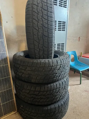 Vendo 4 pneu 265/60/18 em ótimo estado