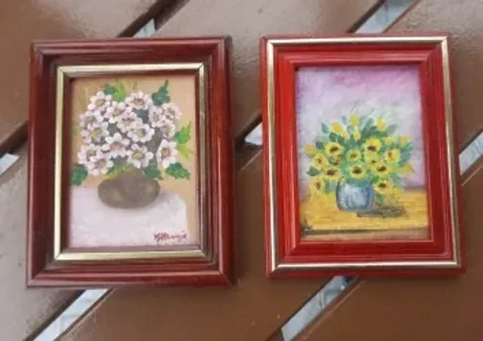 Par de quadros antigos óleo sobre tela representando vaso com flores 16cm x 13cm