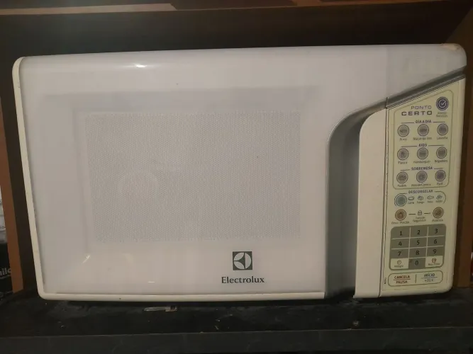 Vendo micro ondas Electrolux 31 litros. 