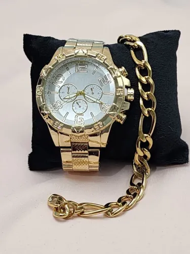 Relogio masculino de aço inoxidável dourado com fundo claro e corrente BCRM02