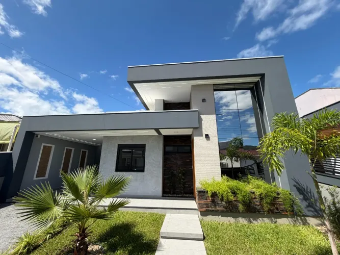 Casa com 3 dormitórios sendo 1 suíte em Palhoça.