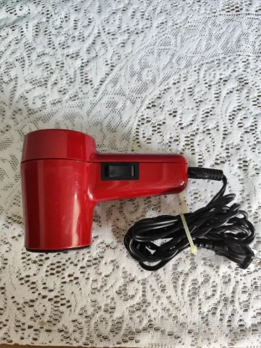 Secador e Máquina de Cabelo.