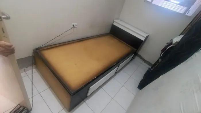 Cama com cabeceira baú - ? obs. Madeira