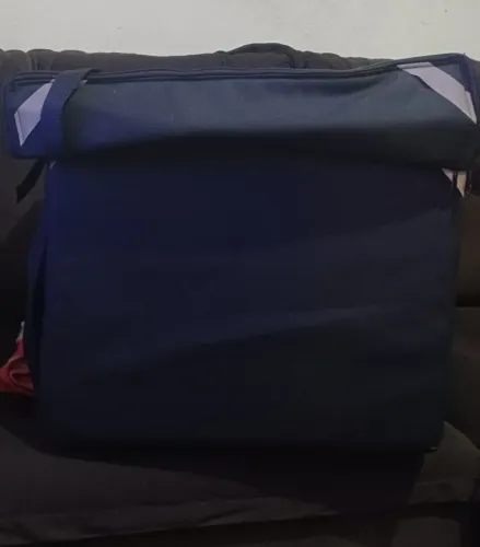 Cooler bag.preto, de tamanho médio a grande, seminovo