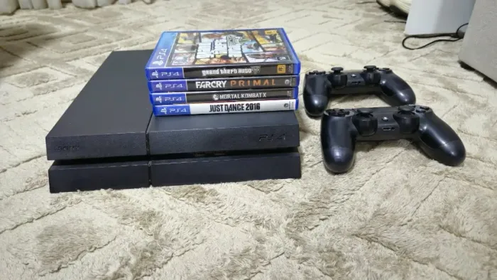 Playstation 4 + 2 Controles + 4 Jogos