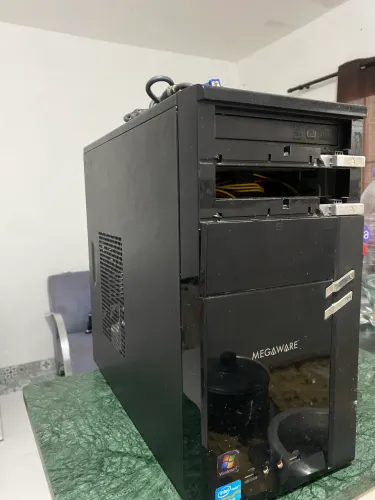 PC COM PLACA DE VIDEO + CABO DA FONTE + CABO PARA USAR NO MONITOR. LER DESCRIÇÃO.