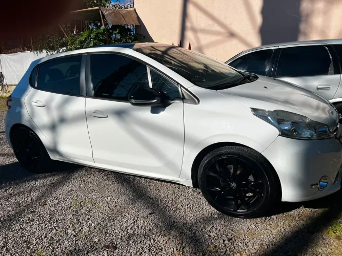 Peugeot 208 Allure 1.5 Flex 8V 5P 2014