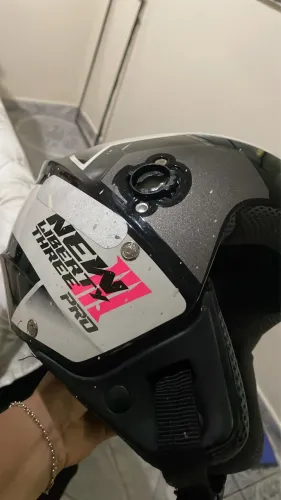 Vendo capacete sem visor quebra galho 