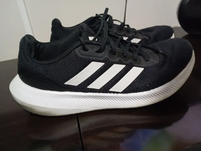Tênis Adidas Cloudoam "original" núm. 40