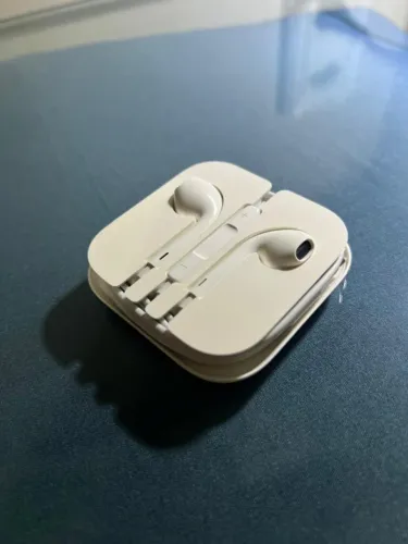Fone de ouvido Apple EarPods Conector 3,5 mm (original e nunca usado)