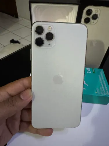 iPhone 11 Pro Max 256 GB Bat ? nova 