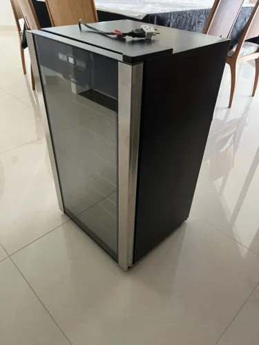 Adega Midea 32 garrafas