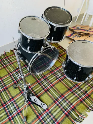 Bateria TAMA ROCKSTAR