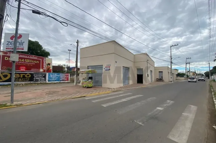 Prédio comercial para locação na Rua 13 de Maio, Centro de Iguatu/CE