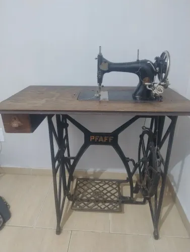 Máquina de Costura PFAFF