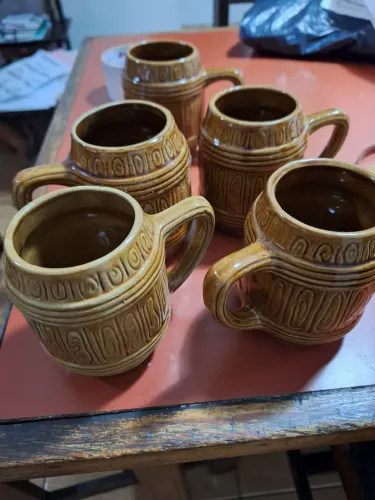 Caneca de louça para caldos