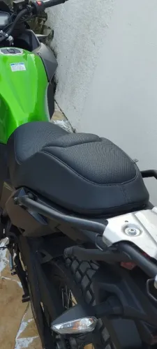 CAPA BANCO KAWASAKI VERSYS X 300 - MARCA: GV BANCOS - PRODUTO NOVO (EMBALAGEM FÁBRICA)