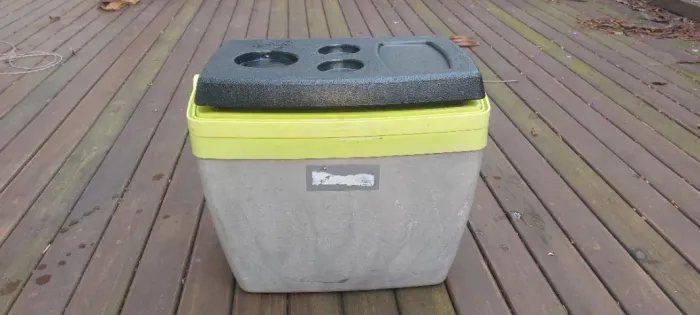 Caixa Térmica Cooler com Porta-Copos