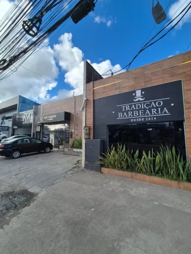 Contrata-se barbeiro (a )parceiros , barbearia na avenida caxangá.