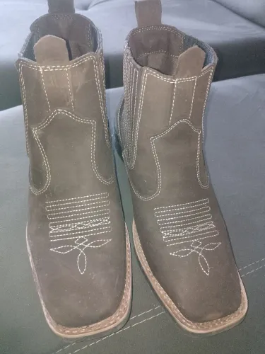 Vendo essa linda bota nunca foi usada novinha