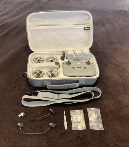 DJI NEO Fly More Combo