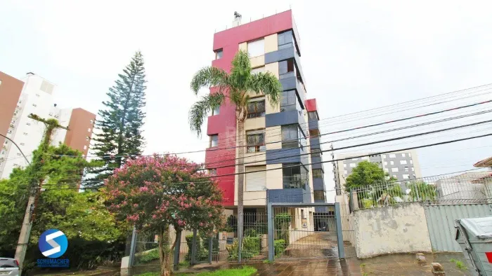 Apartamento de dois dormitórios e uma vaga de garagem na Rua Marcelo Gama, bairro Auxiliad