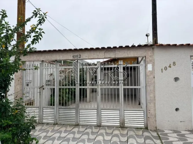Espaçosa Casa Geminada 2 Quartos no Maracanã, Praia Grande - Venda