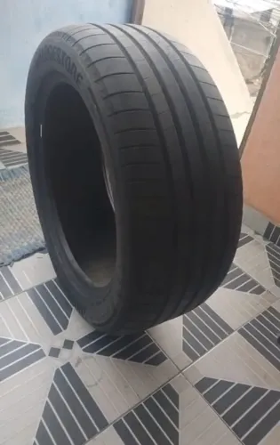 Pneu Bridgestone 255 50 R20