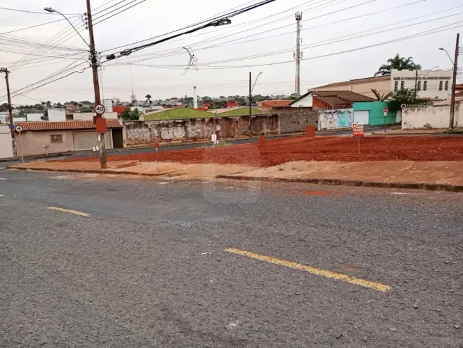 Terreno para locação no bairro Osvaldo Rezende