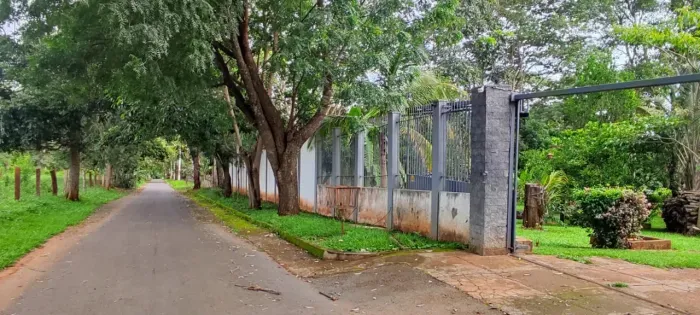 Chácara à venda, com 6.520m2 e com excelente estrutura no Condomínio Parque dos Cisnes, Go