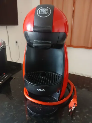 Roupas e um eletro doméstico