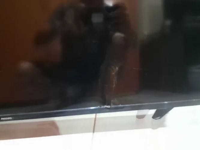 TV 50 POLEGADAS 4K COM DEFEITO NA TELA NÃO LIGA..