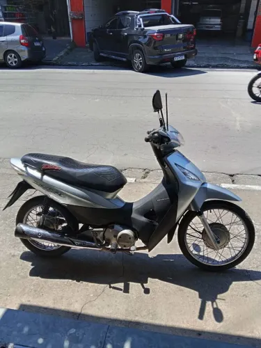 Vendo Moto Honda Biz em ótimo estado e revisada.