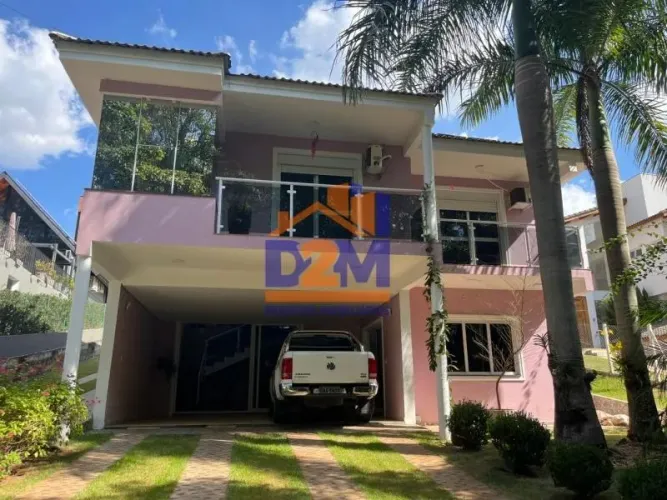 Casa de Alto Padrao Com 340 M² de Area Construida Em Terreno de 1.040 M².