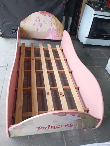 Cama de solteiro menina
