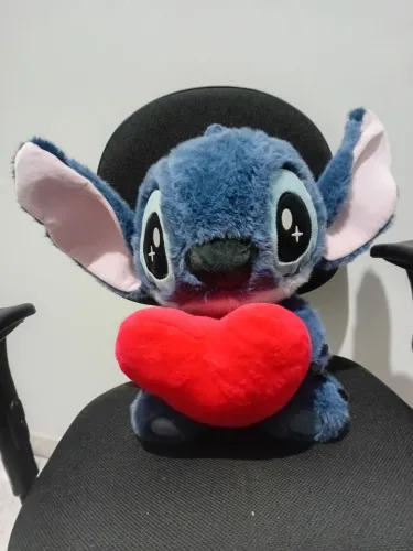 PELÚCIA STITCH ORELHUDO COM CORAÇÃO