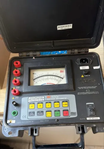 Megôhmetro analógico de 1 kV MI1050e