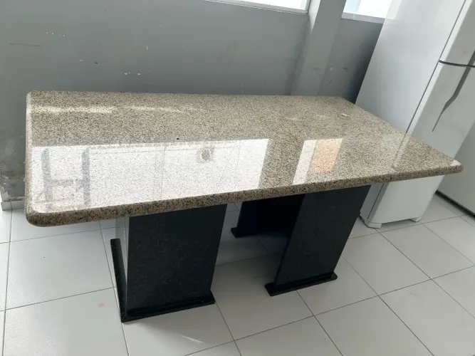 Desapegando dessa mesa de granito