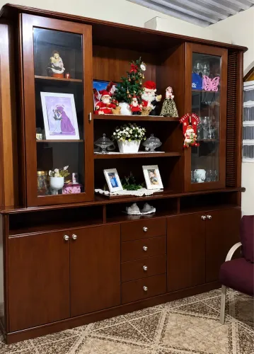 CRISTALEIRA / ARMÁRIO DE SALA À VENDA