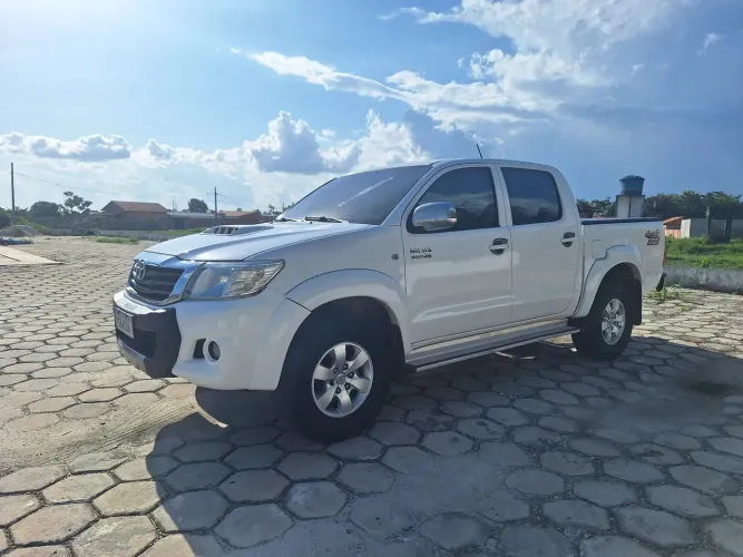 Toyota Hilux CD SR D4-d 4X4 3.0 TDI Dies Aut. 2015