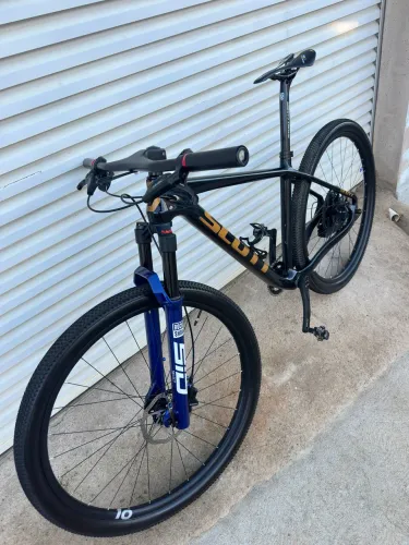 Bike MTB em carbono - Scott