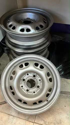Vendo jogo de rodas de ferro aro 13