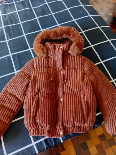 Jaqueta Feminina Puffer Veludo Cotelê Marrom Caramelo Inverno Peluciada Capuz