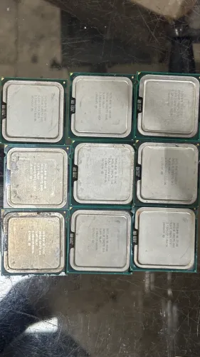 Lote com 21 Processadores Intel LGA775 (Core 2 Quad, Core 2 Duo e Pentium)